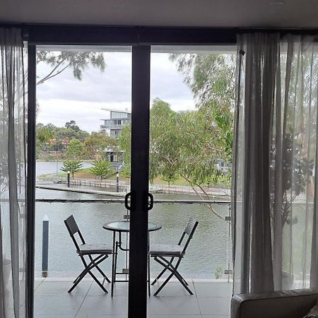 Marina View Apartment On The Maribyrnong River, Melbourne Εξωτερικό φωτογραφία